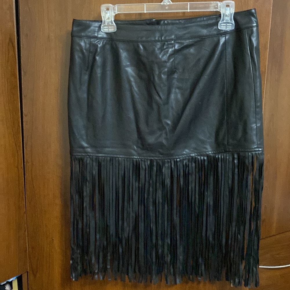 Black skirt 55% Viscose, 45% Pu size L